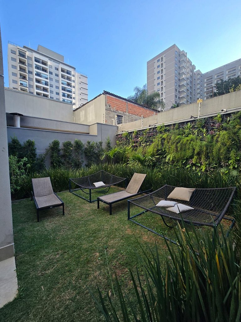 Studio decorado a uma quadra do Shoping Ibirapuera