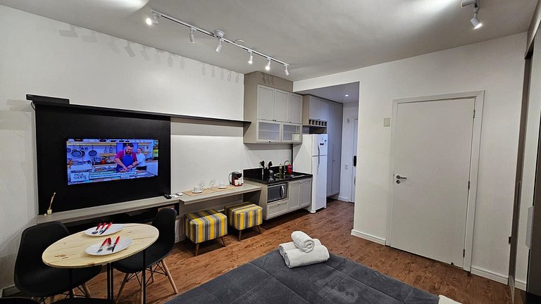 Studio decorado a uma quadra do Shoping Ibirapuera