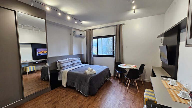 Studio decorado a uma quadra do Shoping Ibirapuera