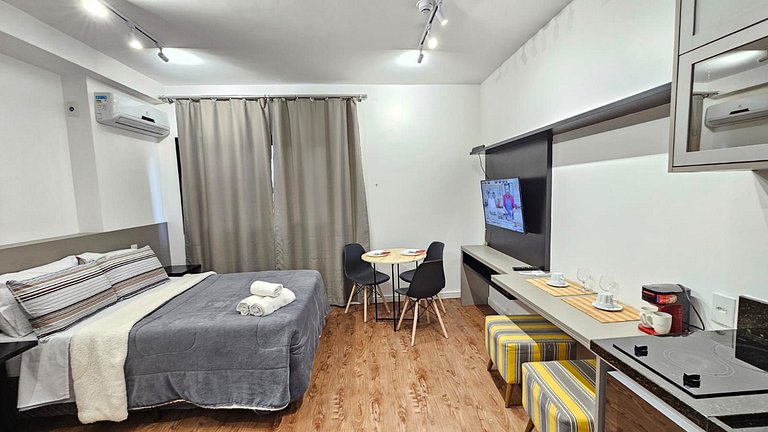 Studio decorado a uma quadra do Shoping Ibirapuera