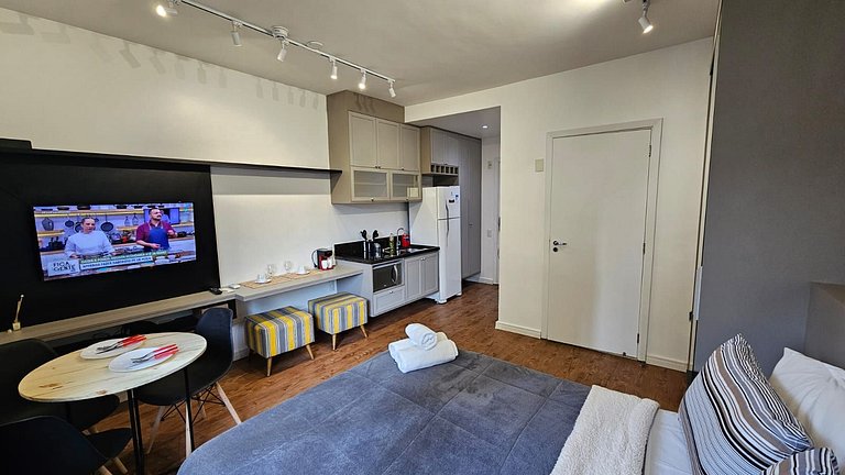 Studio decorado a uma quadra do Shoping Ibirapuera