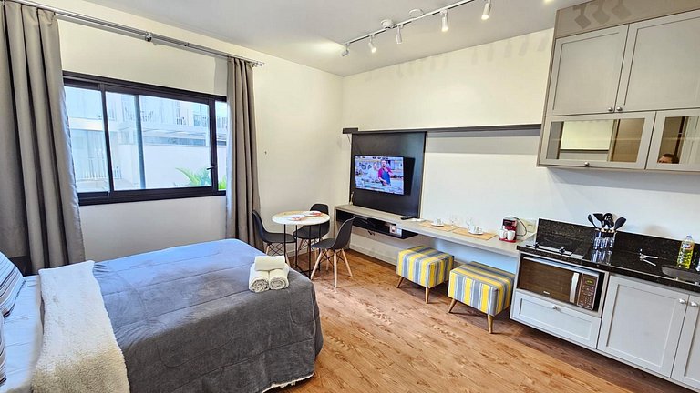 Studio decorado a uma quadra do Shoping Ibirapuera