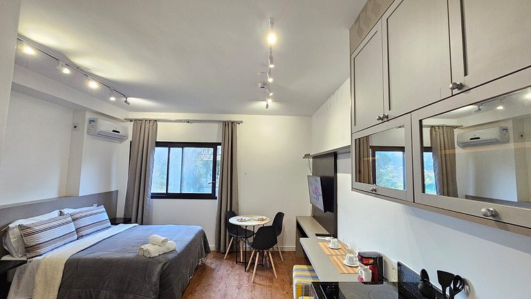 Studio decorado a uma quadra do Shoping Ibirapuera