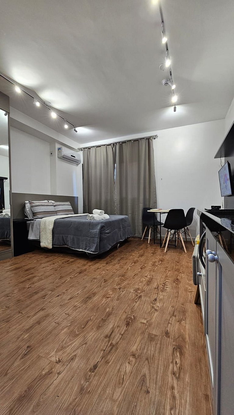 Studio decorado a uma quadra do Shoping Ibirapuera