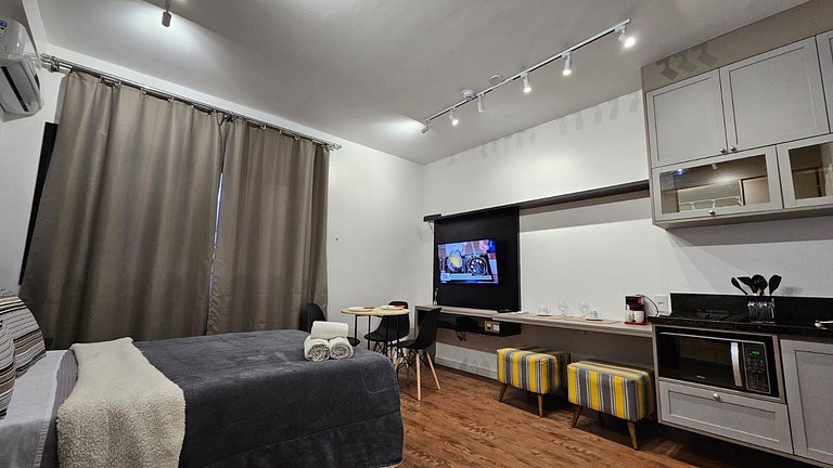 Studio decorado a uma quadra do Shoping Ibirapuera