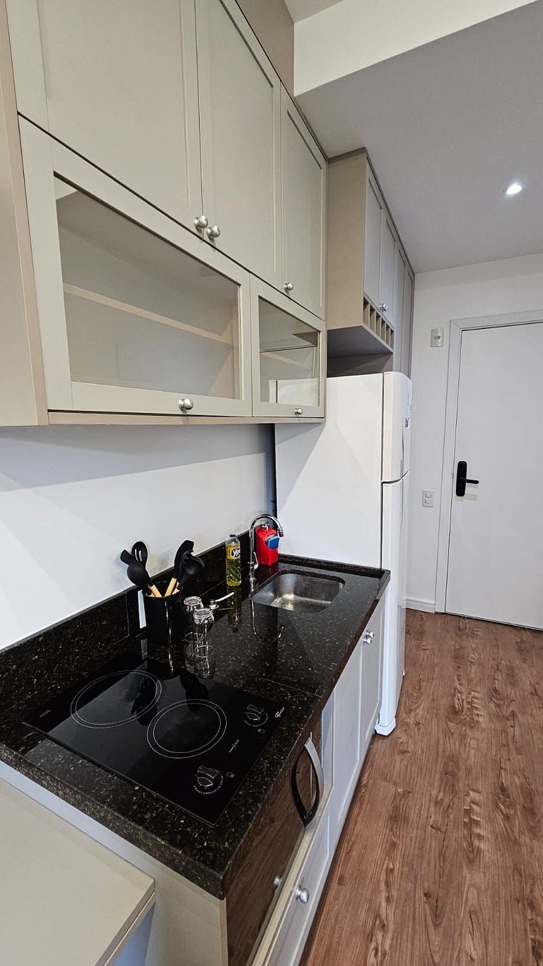 Studio decorado a uma quadra do Shoping Ibirapuera