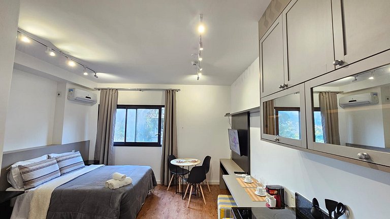 Studio decorado a uma quadra do Shoping Ibirapuera