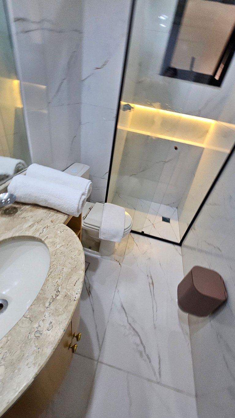 Flat-Apart hotel dois quartos c/uma suíte e vaga