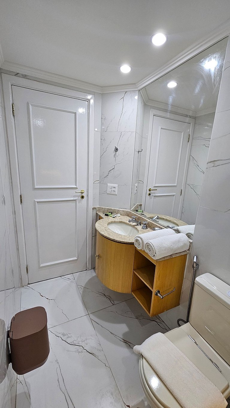 Flat-Apart hotel dois quartos c/uma suíte e vaga