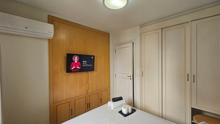 Apartamento com quarto e sala em Moema, São Paulo